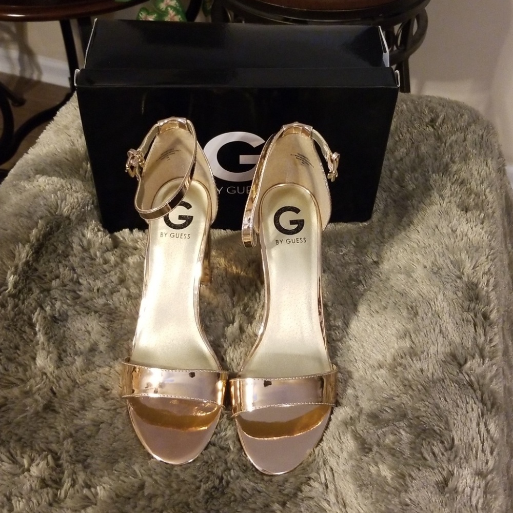 New GUESS SHANTEL3 Sandals